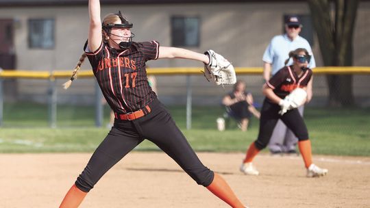 Bomber Softball Drops Contests to Crimsons And Tigers