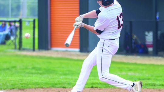 Bombers Glide Past Spartans For Prairieland Win