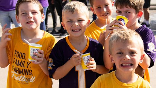 Leathernecks Win Big on WIU Family Day