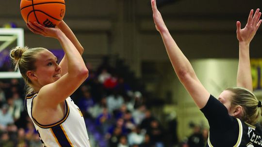 Nicastro Named Finalist For Becky Hammon Award