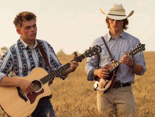 Bluegrass Duo Performs at Hickory Ridge in Ellisville