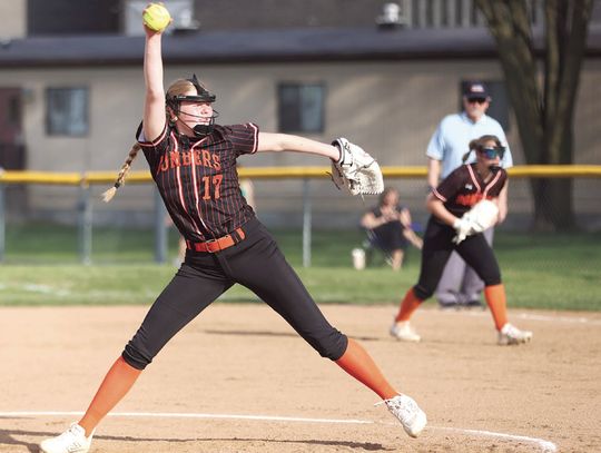 Bomber Softball Drops Contests to Crimsons And Tigers