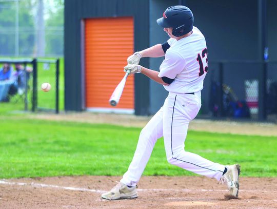 Bombers Glide Past Spartans For Prairieland Win