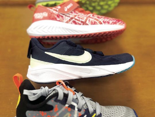 Brown’s Shoe Fit Macomb, Noon Rotary Team Up for Tennies