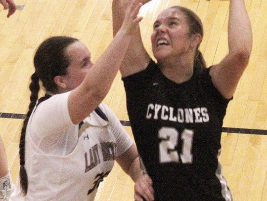 Cyclones Begin New Era With Road Victory Over Rockets