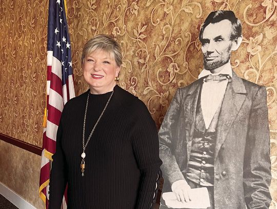 Hathaway Brings Grassroots Message to Annual Lincoln Day Dinner