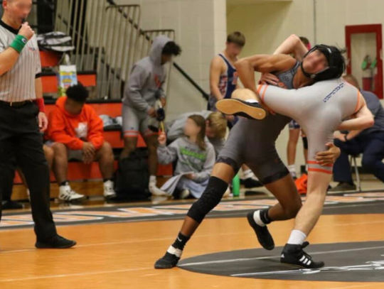 Hoyt, Miller Record Top Finishes For MHS At Event