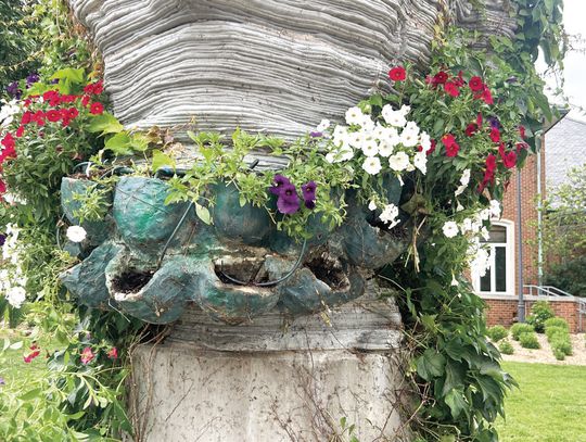 Lincoln Topiary Hit by Vandal