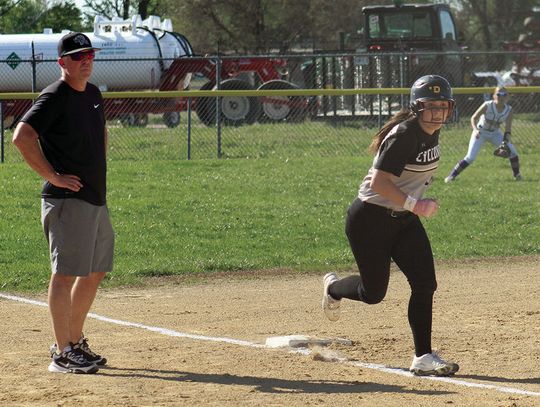 Rockets Rally Late To Thwart Cyclones Upset Bid