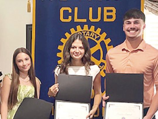 Rotary Presents Scholarships to Local Students to Attend WIU, SRC