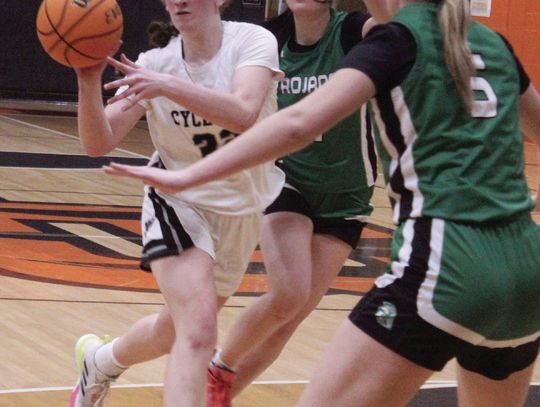 West Prairie/Southeastern Wins Opener, Drops Pair At LTC