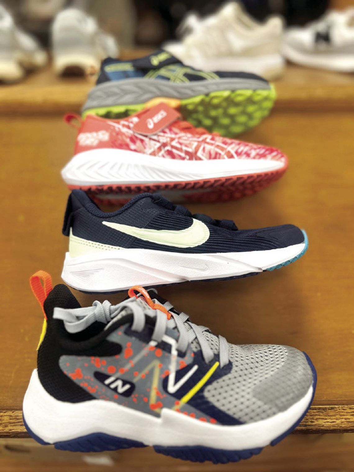 Brown’s Shoe Fit Macomb, Noon Rotary Team Up for Tennies Brown’s Shoe Fit Macomb, Noon Rotary Team Up for Tennies