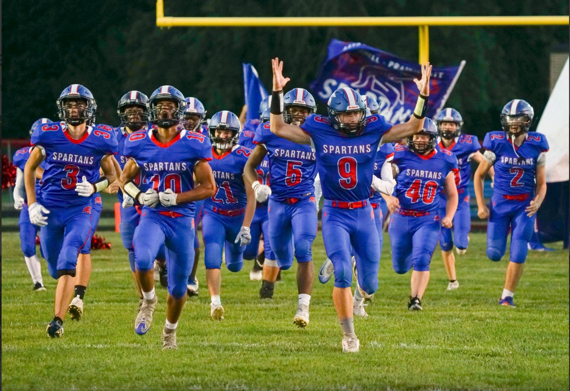 Bushnell-Prairie City Outlasts Heights for Thrilling Comeback Homecoming Victory, 64-62