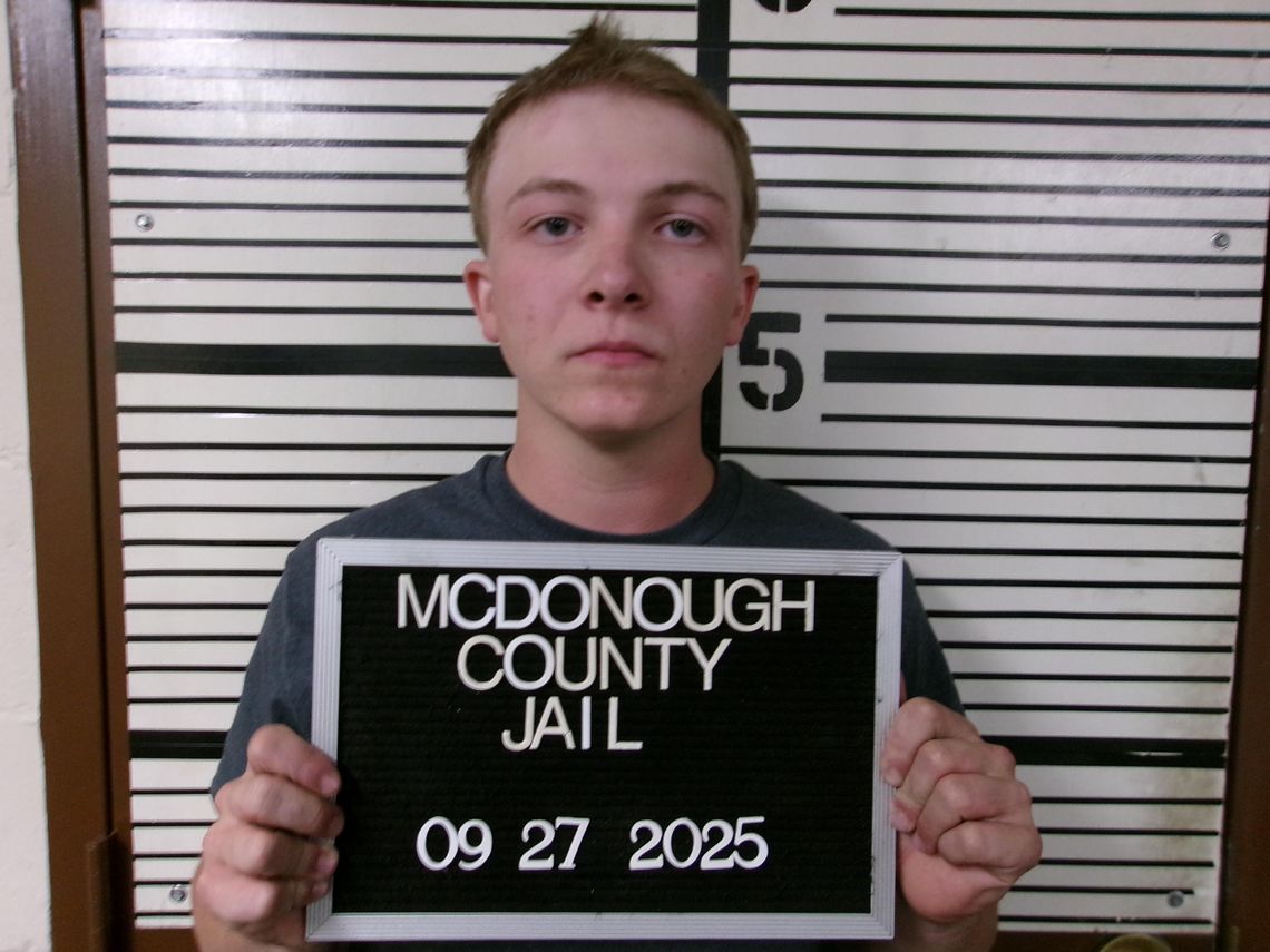 Macomb Police Arrest Teen for Loaded Gun, DUI Macomb Police Arrest Teen for Loaded Gun, DUI