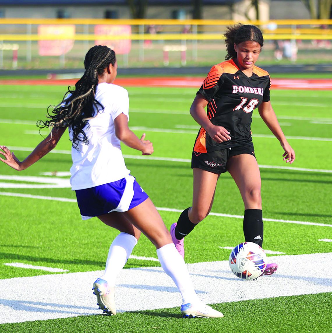 Second Half Burst Propels Chargers Past Bombers 5-1 Second Half Burst Propels Chargers Past Bombers 5-1